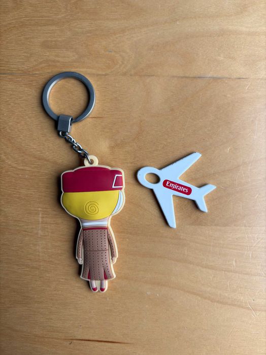 Brelok Emirates Stewardessa i samolot. Stan idealny. Pamiątka