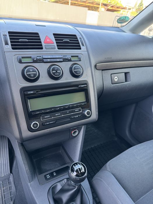 Автомобіль Volkswagen Touran