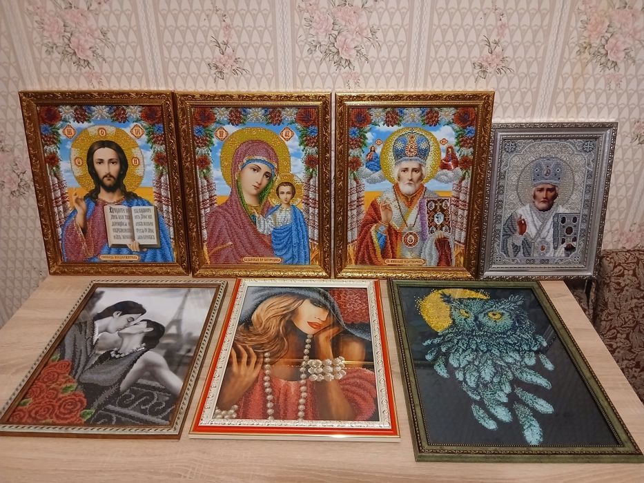Ікони, картини вишиті чеським бісером