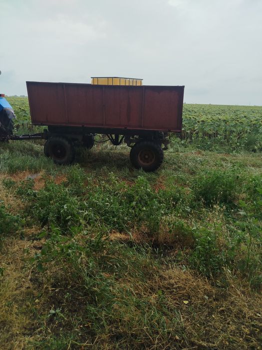 Причіп зерновоз,задня вигрузка,в доброму стані.