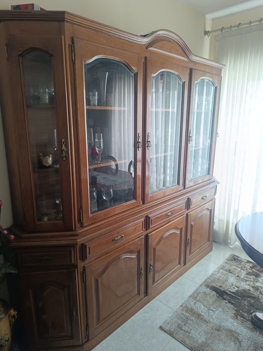 Mobília de Sala em Madeira: Armario + Mesa e 5 cadeiras