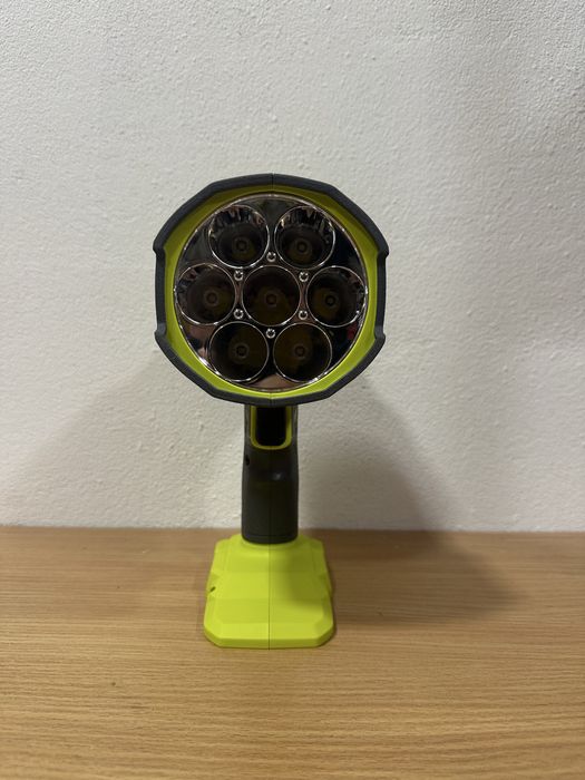 LED-прожектор RYOBI PCL661