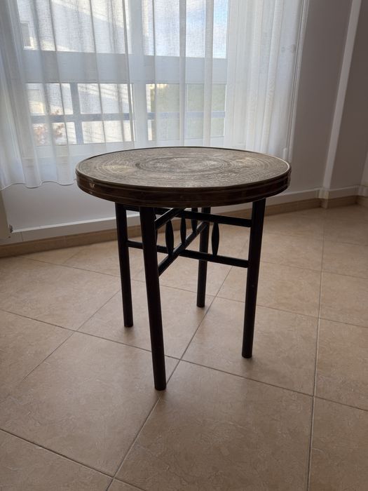 Mesa de Apoio em Latão Trabalhado e Madeira - estilo marroquino