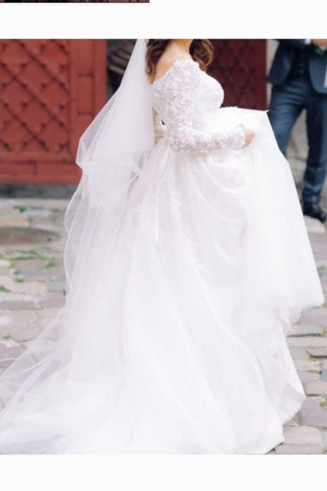 Продам весільну сукню