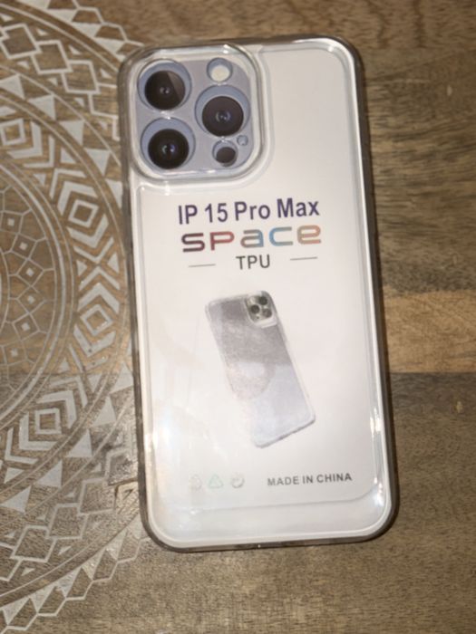 Etui do iPhone 15 pro max bezbarwne