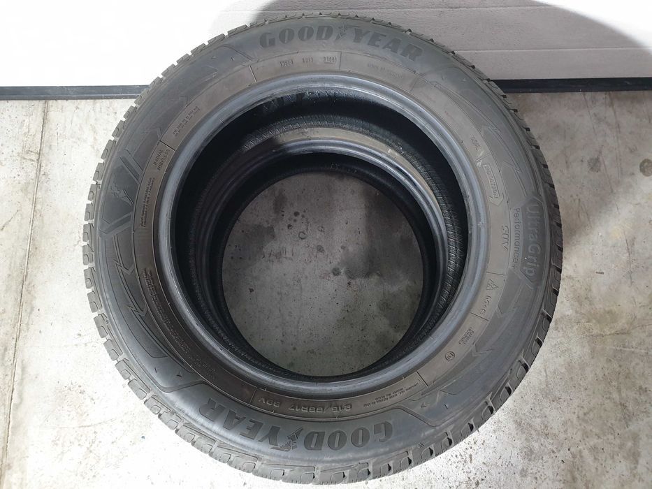 2szt. 215/65/17 99V Goodyear UG Performance + Suv 6mm 2022r [ 11241 ]