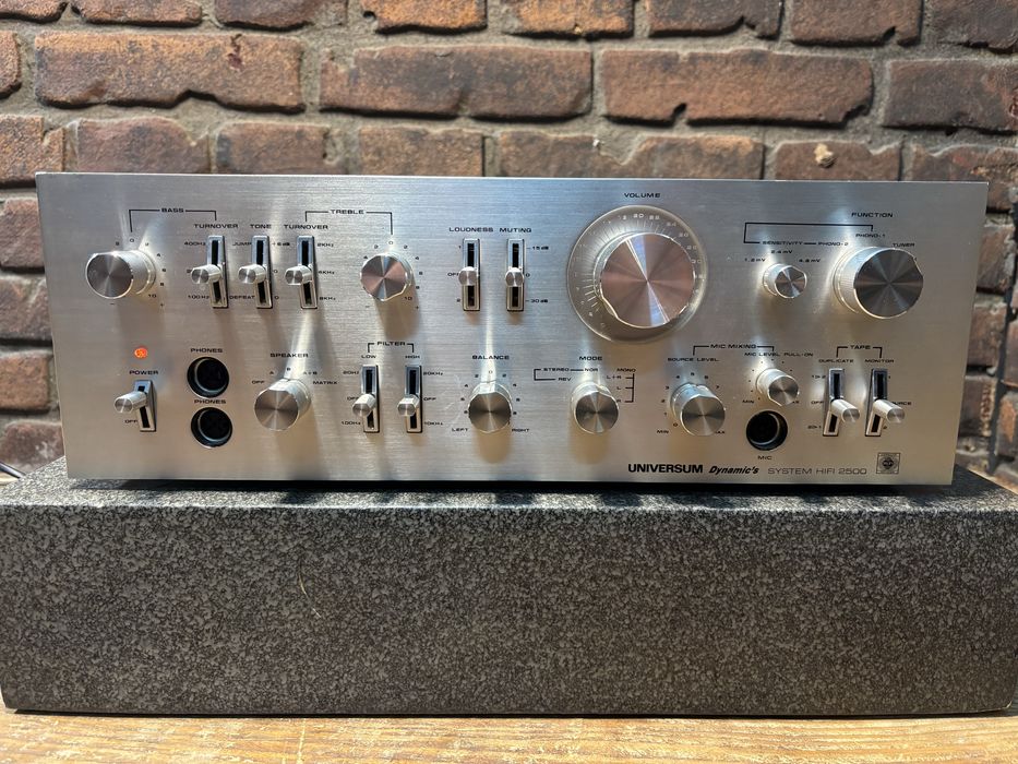 Wzmacniacz Universum 2500