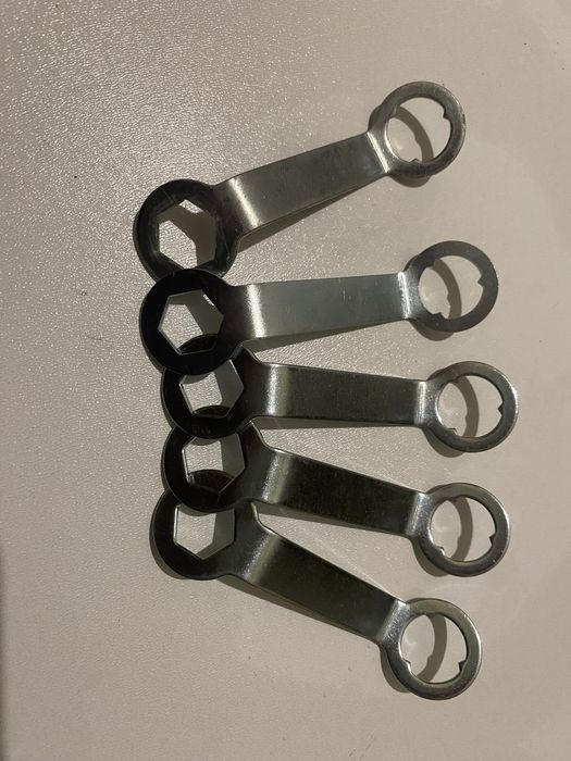 Ключі для футбольних шипів