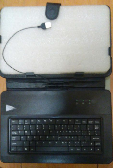 универсальный чехол с клавиатурой с диагональю 9"Black