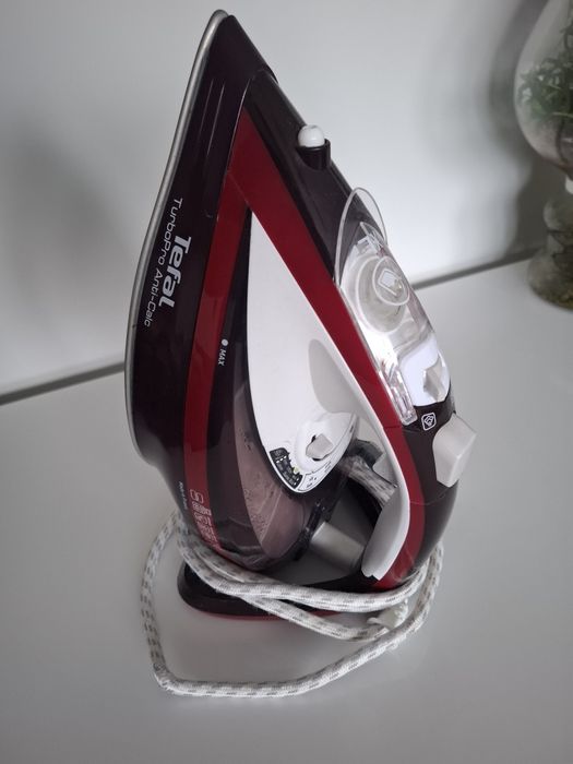 Żelazko parowe Tefal TurboPro Anti-Calc 2600W
Żelazko parowe Tefal Tur