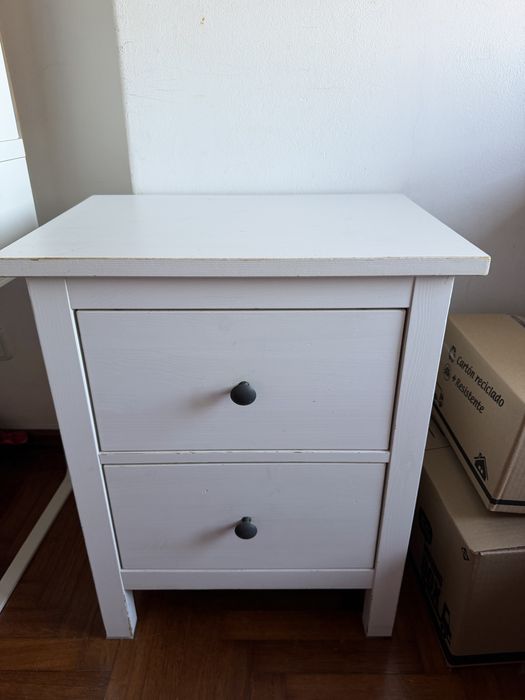 Mesa de cabeceira IKEA
