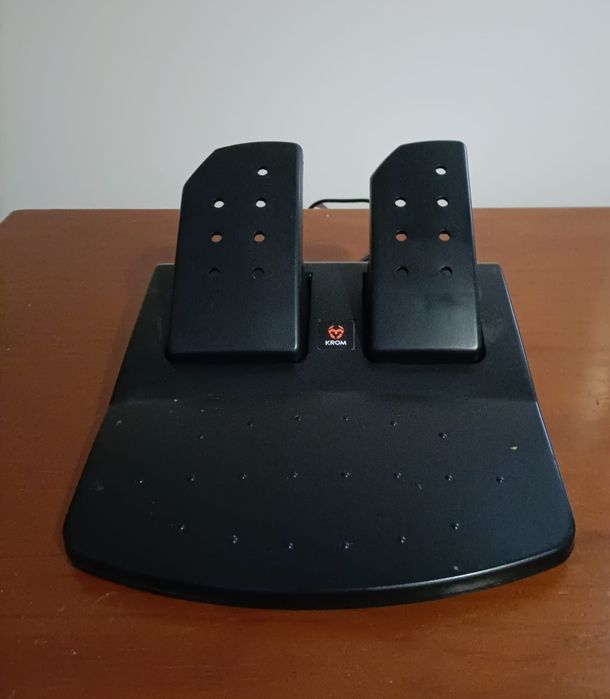 Volante + Pedais KROM K-Wheel (Multiplataforma - Preto)