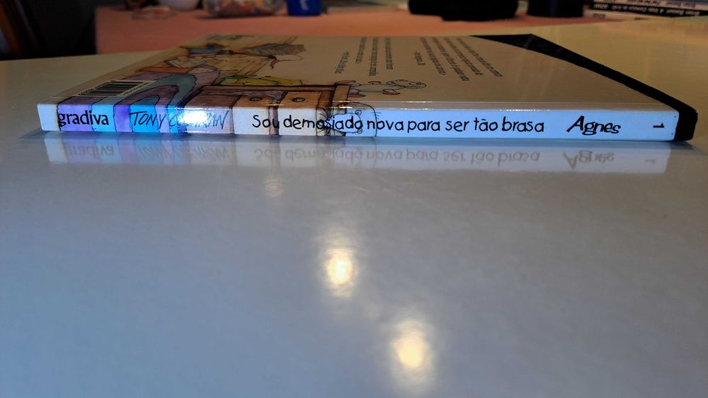 Agnes - Sou demasiado nova para ser tão brasa - Banda Desenhada