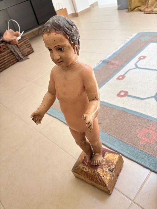Peça de escultura Boneco
