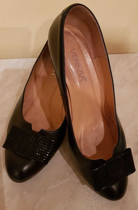 Czółenka Venezia  czarne skóra