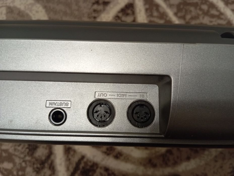 Синтезатор YAMAHA PSR-R300