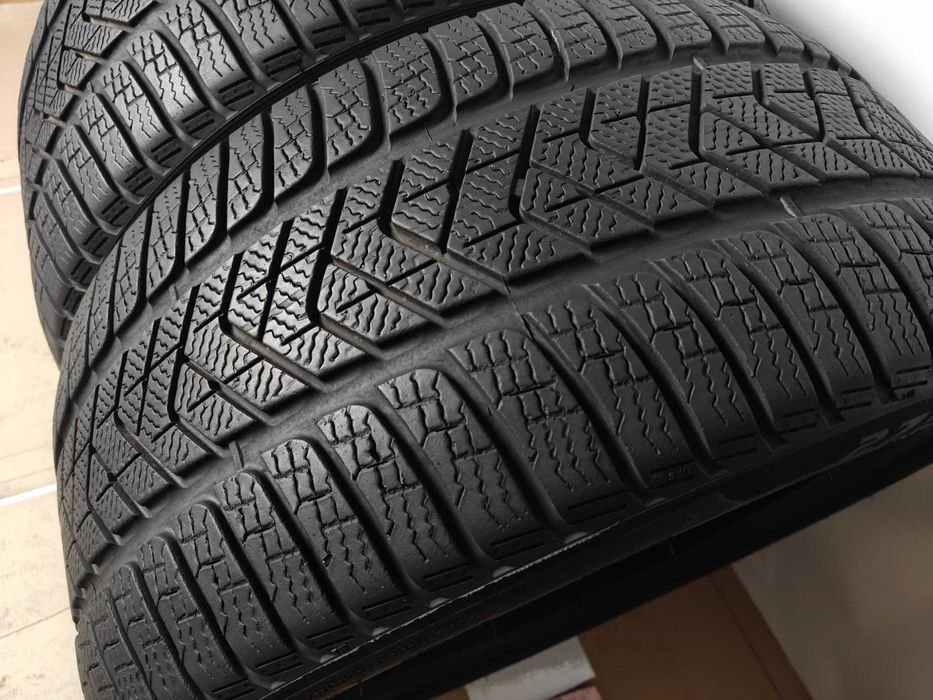 Шини зимові 2шт r21 275 35 Pirelli Sottozero³ низькопрофільні
