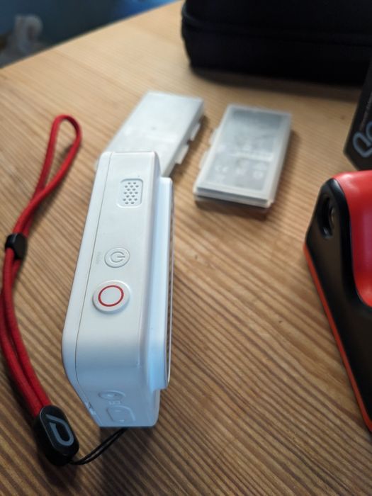 Action камера з 2 об'єктивами що знімає одразу в sbs 3D Qoocam Ego