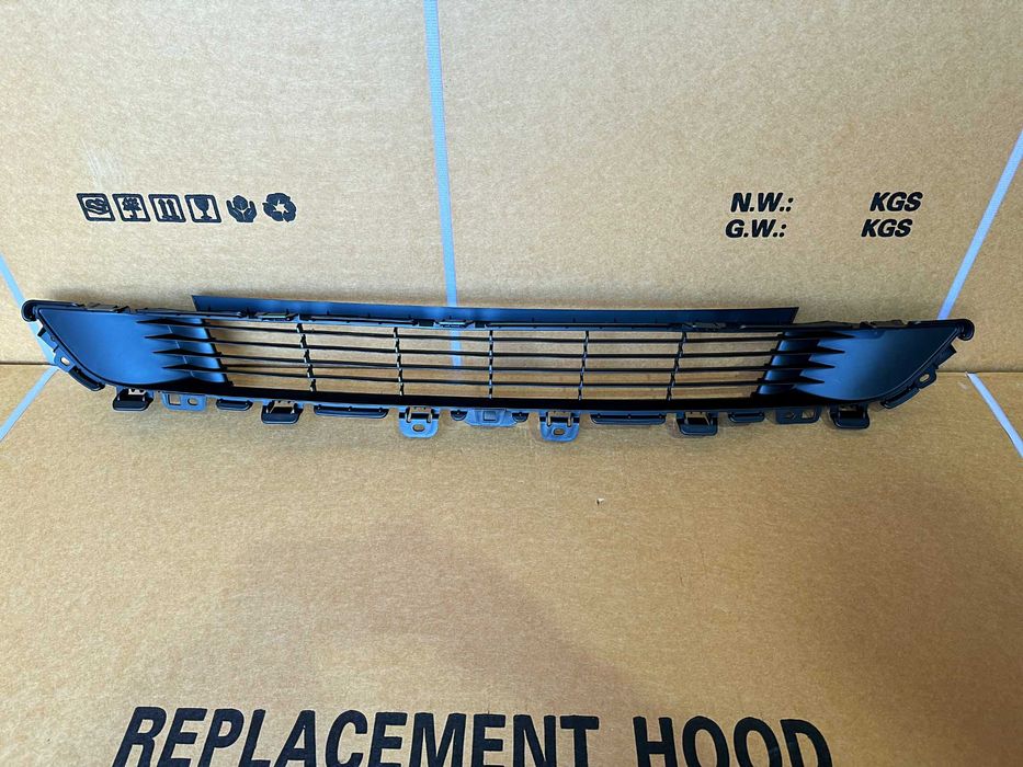 Tesla Model Y Решетка переднего бампера