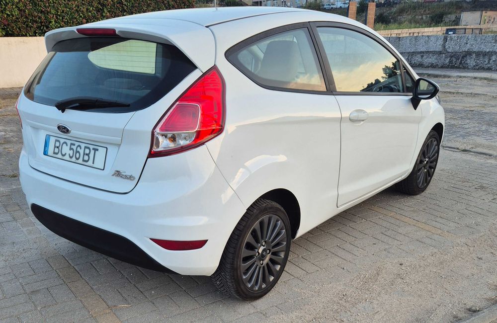 Ford Fiesta 1.2 gasolina foto 3