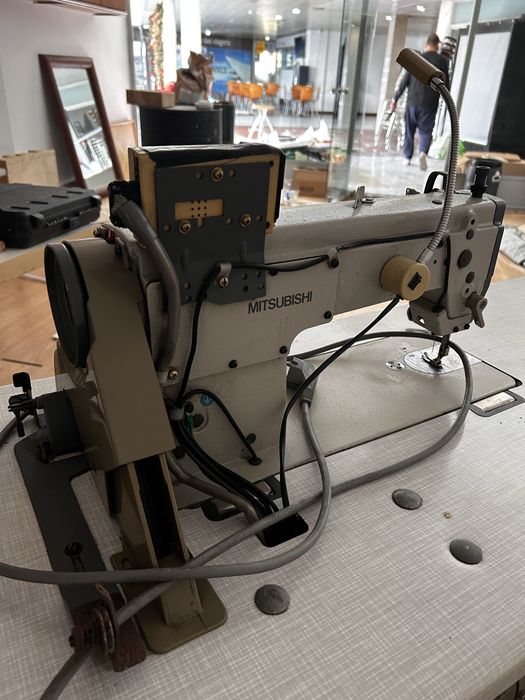 Máquina Ponto Corrido Industrial Mitsubish.