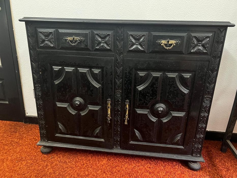 Sapateira em madeira cor preta com gavetas