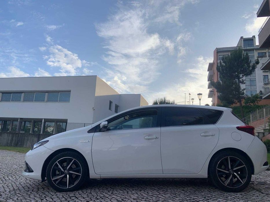 Toyota Auris ,Hibrido ,com caixa automática, 27050km.