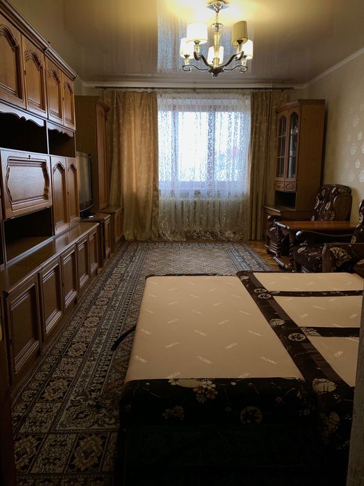 Здається окрема кімната для дівчини, без проживання власників