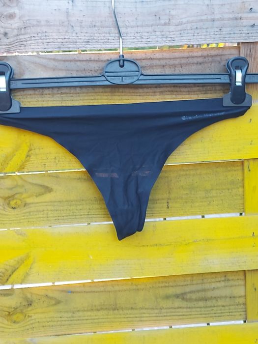 Stringi czarne damskie rozmiar S firma MIEGO Slavin Kalvin