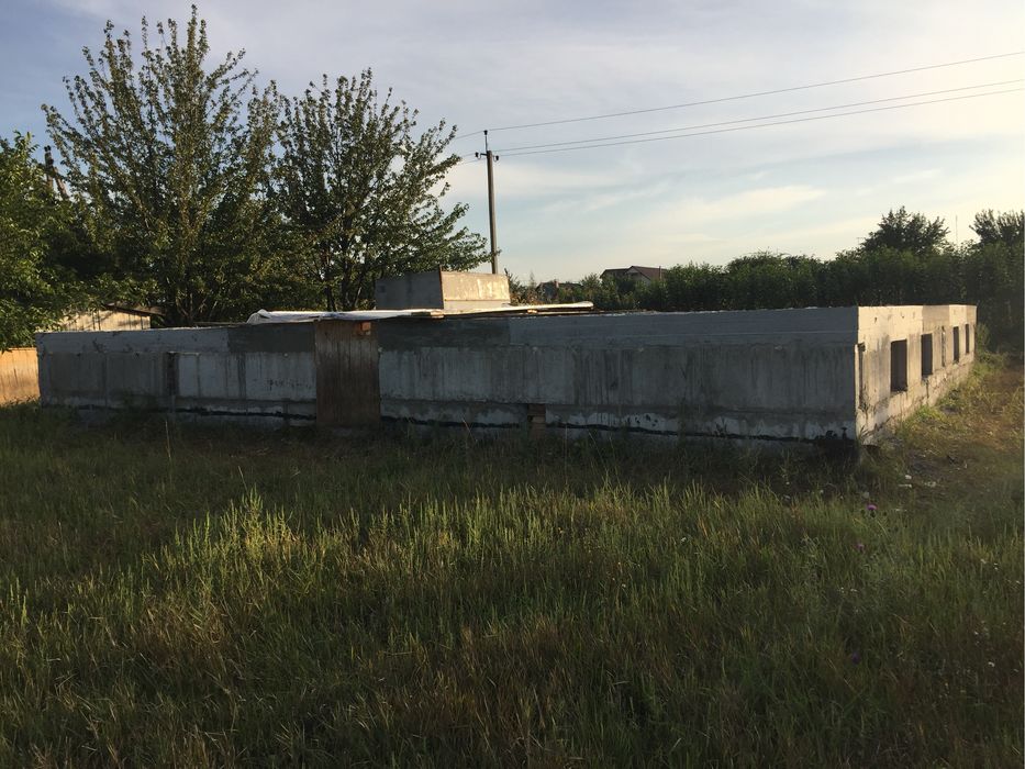 Продаж земельної ділянки, недобудованого будинку в с.  Слобода
