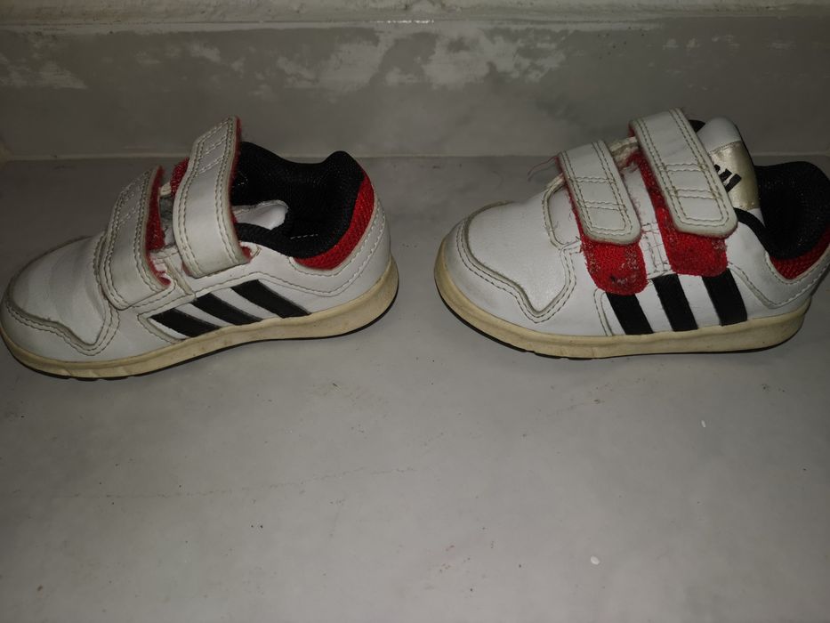 Ténis Adidas em bom estado