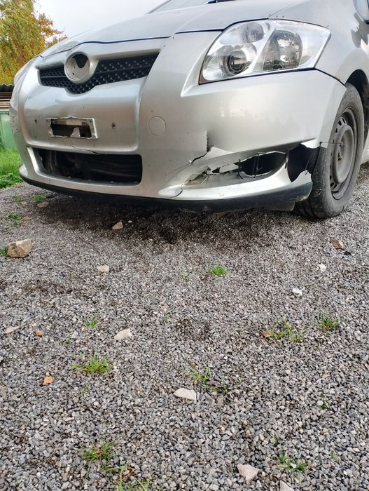 Toyota Auris uszkodzony