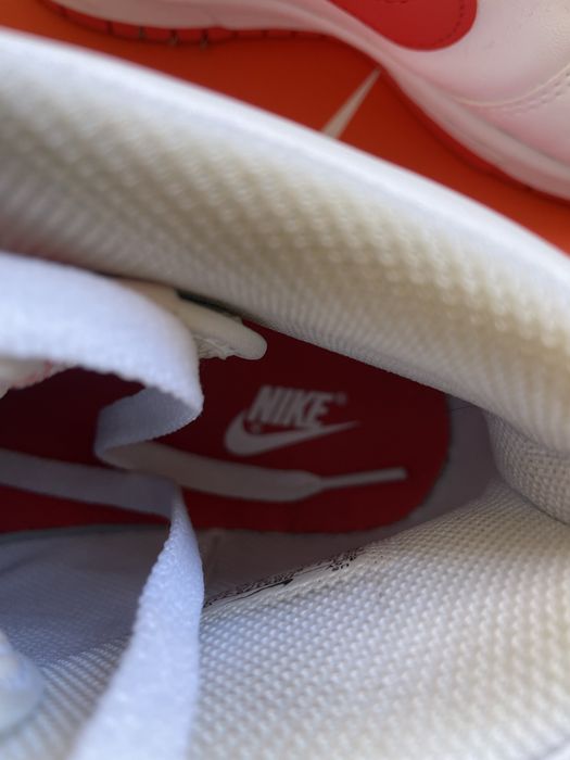 Ténis Nike Dunk High (GS) brancos e laranja 36,5