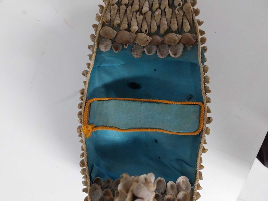 Artigo de decoração – Barco com conchas