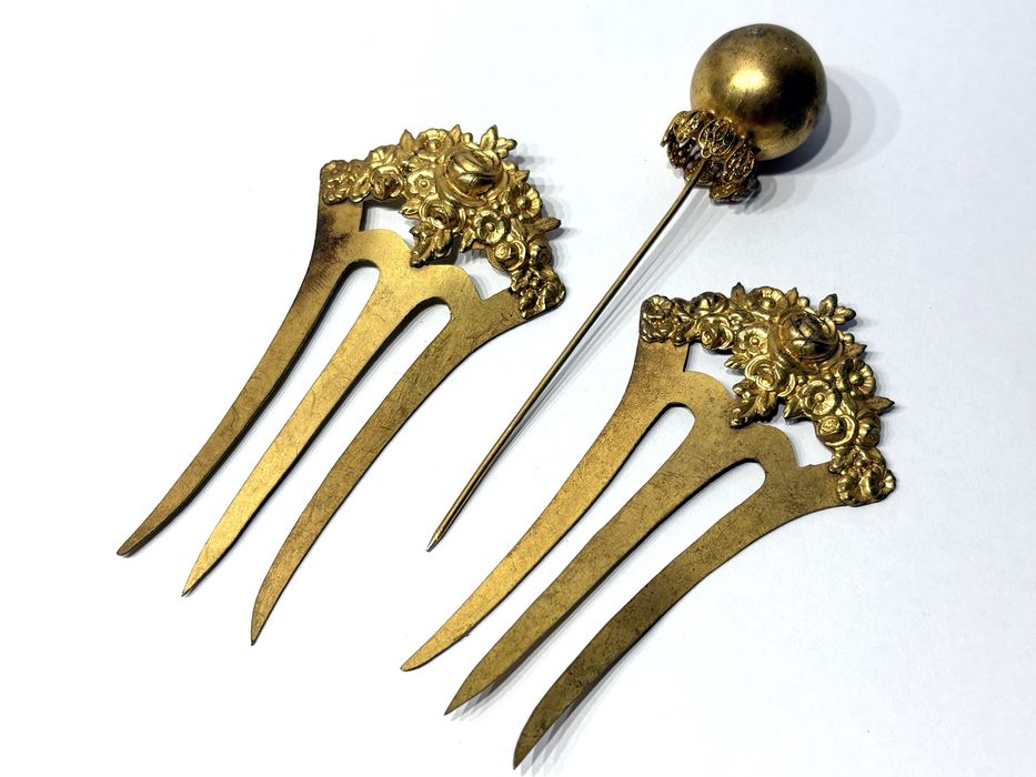Antigos pentes dourados de cabelo com floral do Sec XIX e alfinete de chapeu dourado - preços individuais
