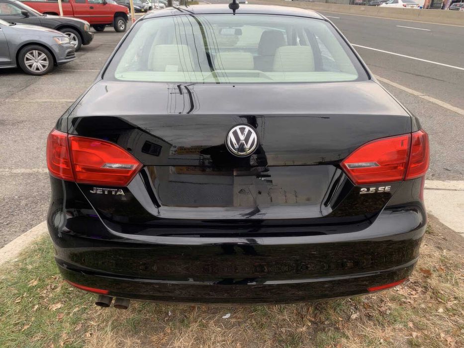 Volkswagen Jetta SE with Conv and Sunroof      2013