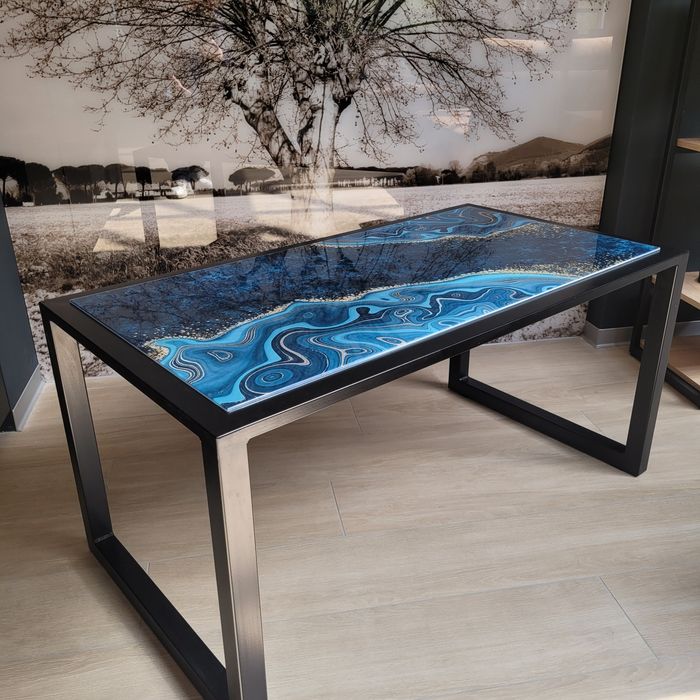 Металеві меблі, полички, тримачі