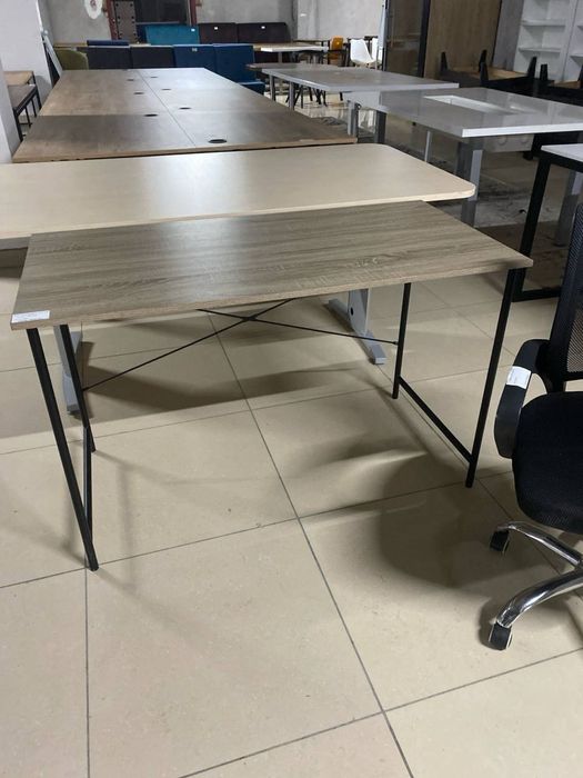 Стіл керівника менеджера багато