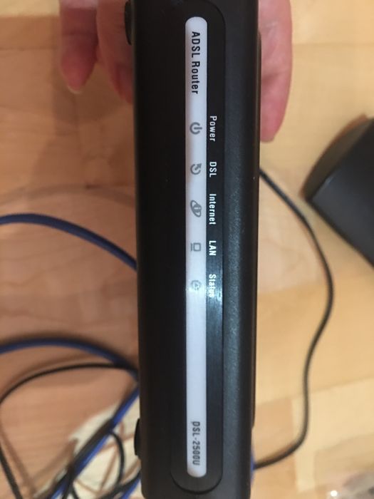 Роутер D-link чорний робочий стан