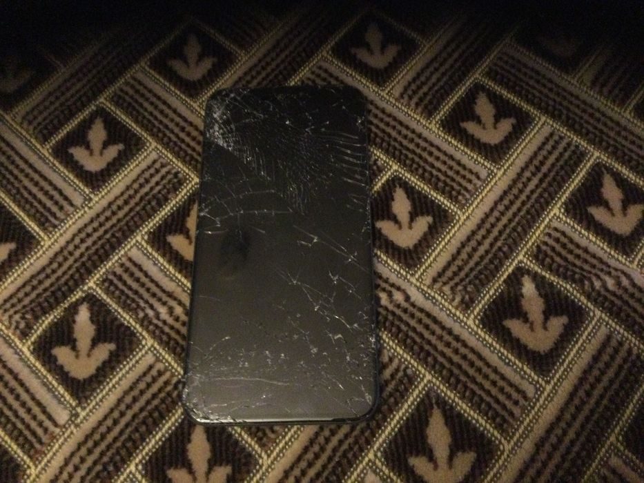 iPhone XR 3 wyświetlacze i płyta główna uszkodzone