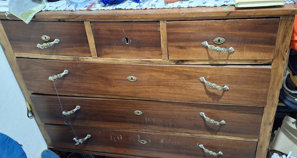 Comoda antiga em excelente estado e baú