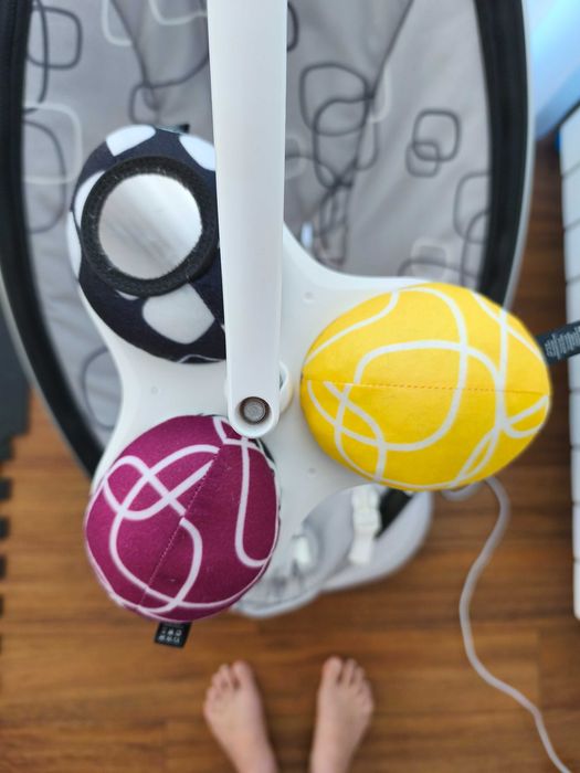 Espreguiçadeira mamaRoo 4moms (com redutor)