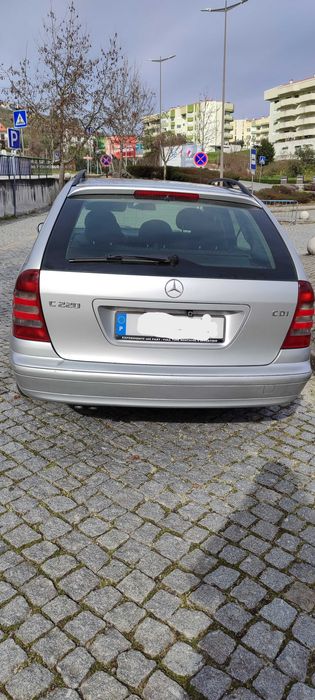 Mercedes cinzento