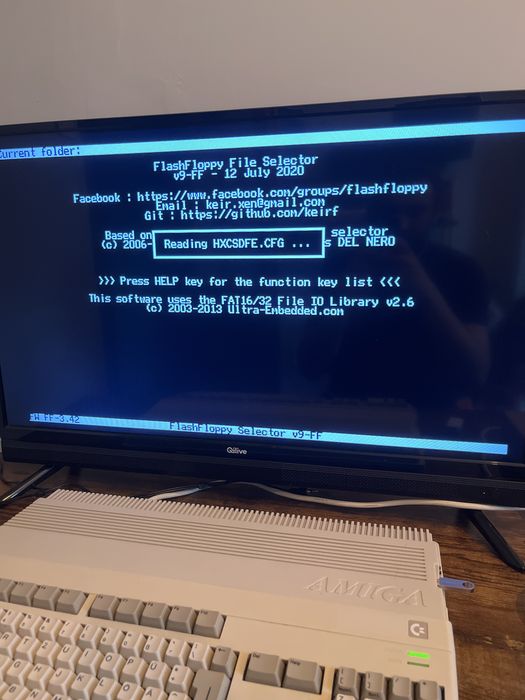 Commodore Amiga 500 z zasilaczem, padem do grania oraz kabelkami