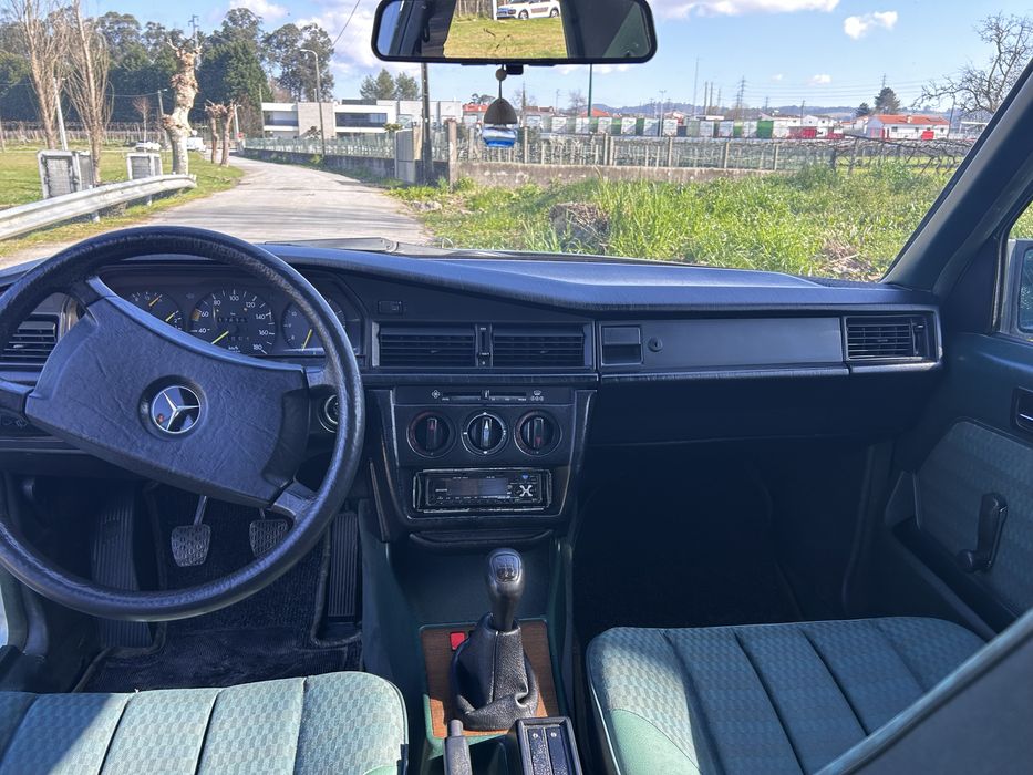 Mercedes- Benz 190 D