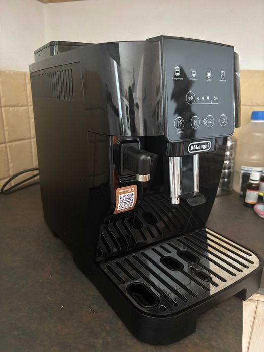 Máquina de café Delonghi Magnifica Start