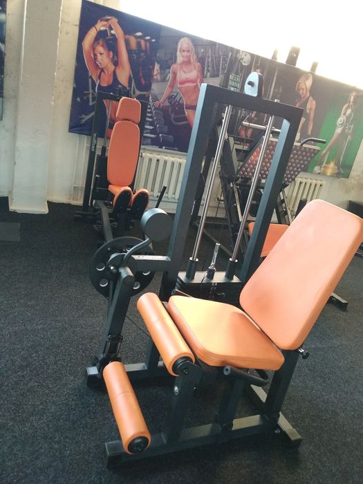 Комплекс професіональних  силових тренажерів для спортивного залу.