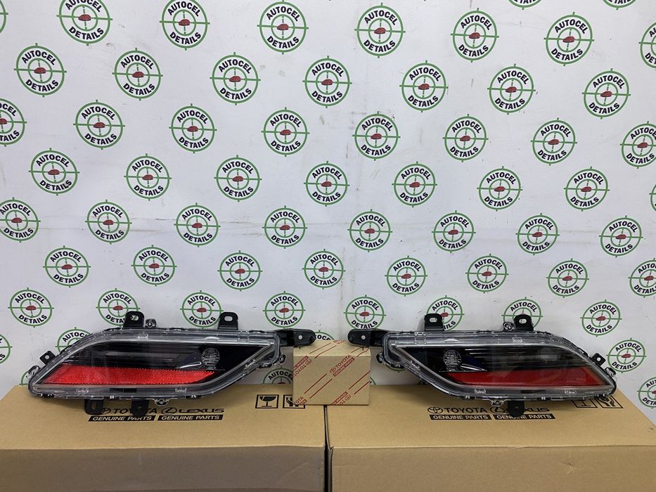 Указатель поворота, катафот в задний бампер Toyota Venza 2021