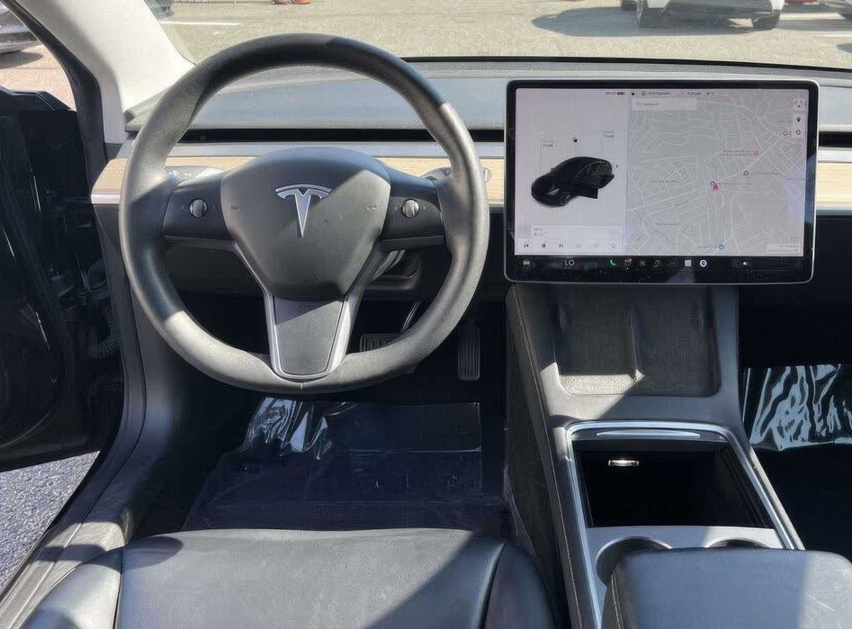 Tesla Model 3      2021