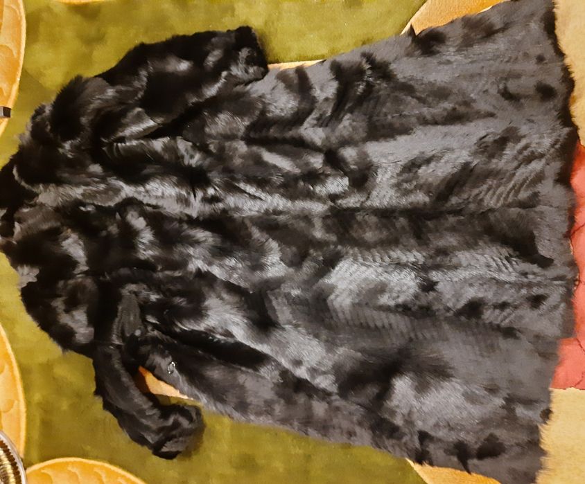 Продаю шубу длинную,из козьего меха